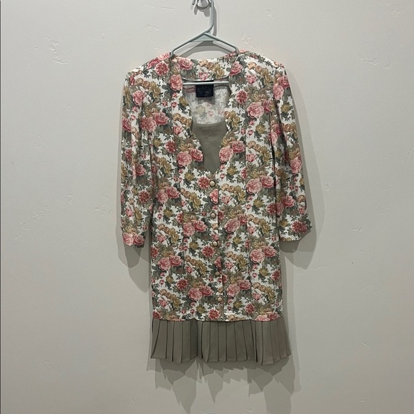 Vintage Floral Print Dress with Pleated Hem - Picture 1 of 7